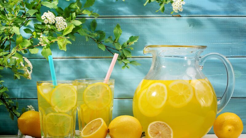 Вода с лимоном: польза и свойства