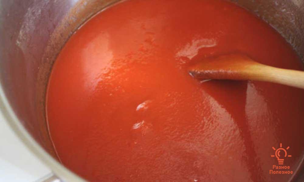 Вода вода томатный сок вода вода. Томатная паста испорченная. Томатная паста с водой. Соуса с морковью и томатной пастой. Протухшая томатная паста.